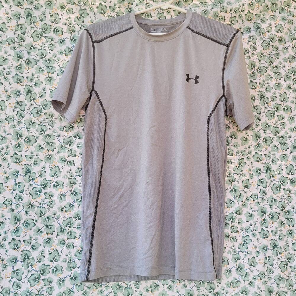 Under Armour Fitted Hear Gear Shirt Small
